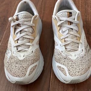 Saucony Cream and Tan Athletic Sneakers